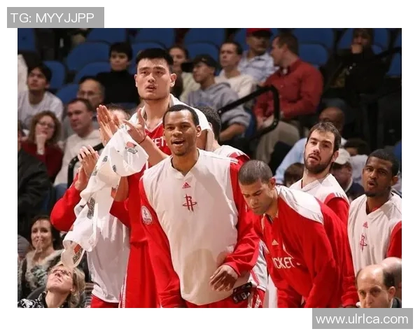 姚明球衣退役仪式盛况空前引发球迷热烈讨论与怀念