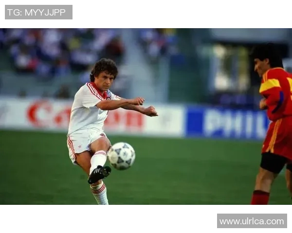 回顾上个年代足球明星的辉煌岁月与传奇故事带给我们的感动与启示 回顾上个年代足球明星的辉煌岁月与传奇故事带给我们的感动与启示