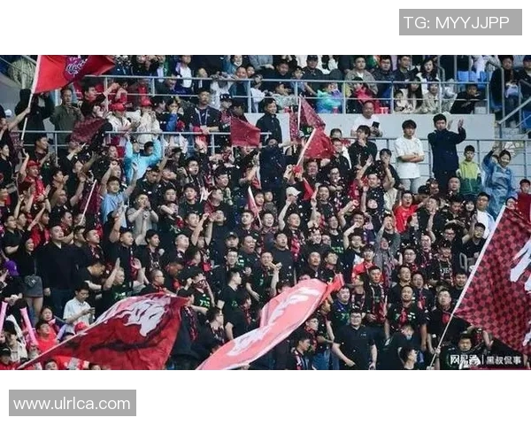 足球明星队抵达城市开启新征程球迷热情迎接盛况空前 足球明星队抵达城市开启新征程球迷热情迎接盛况空前