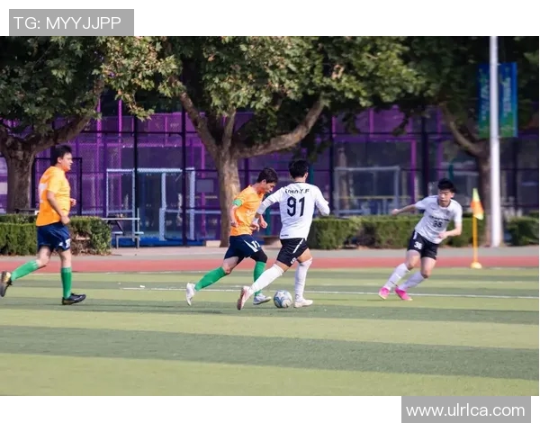 足球明星比心合影瞬间记录友谊与激情的完美时刻 足球明星比心合影瞬间记录友谊与激情的完美时刻